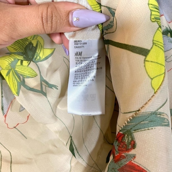 H&M chiffon floral high waisted shorts size 8 - Picture 3 of 5